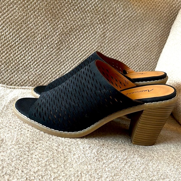 American Eagle By Payless Shoes - 🆕Vegan Suede Sandals